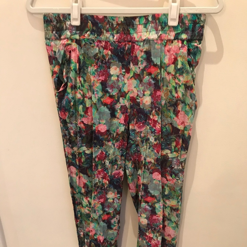 Floral High-Waisted Capri Pants